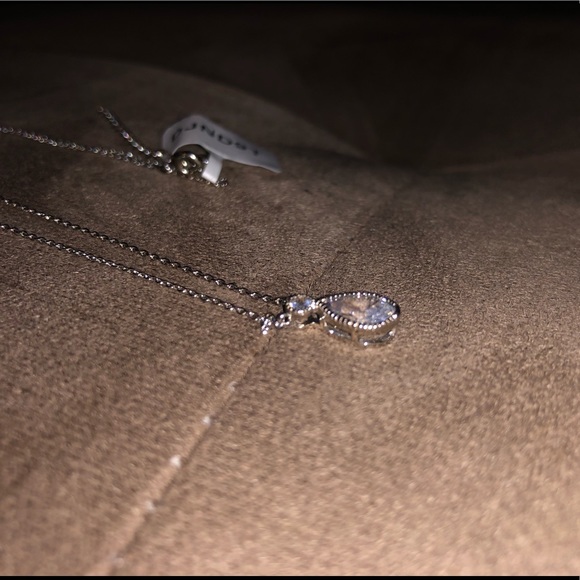 Charmd Aroma | Teardrop Necklace - Picture 3 of 5